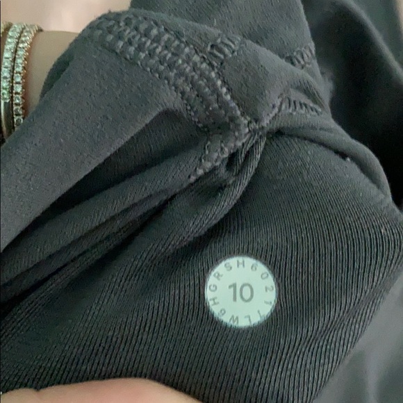 Grey lululemon leggings - Picture 4 of 5